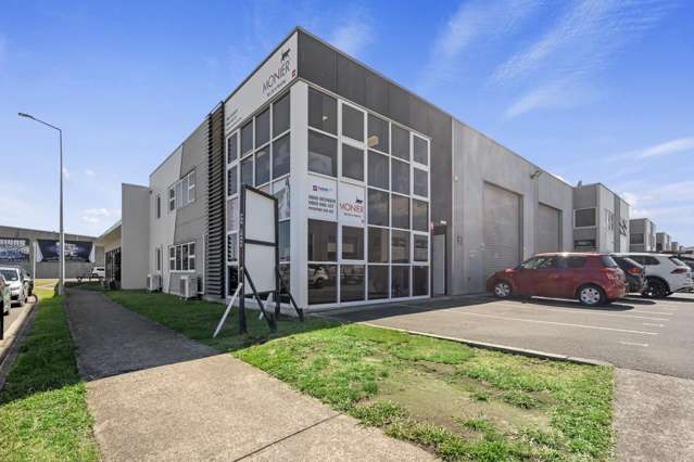 High profile showroom and warehouse