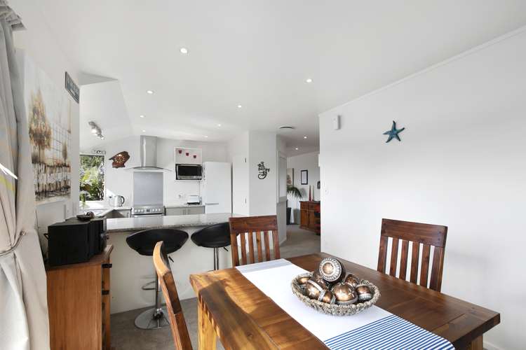 9 Dobell Road Stanmore Bay_8