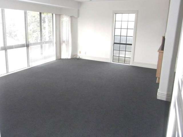 6 Windermere Crescent Blockhouse Bay_2