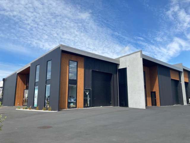 Modern Industrial/Commercial Unit - Hamilton Airport Precinct