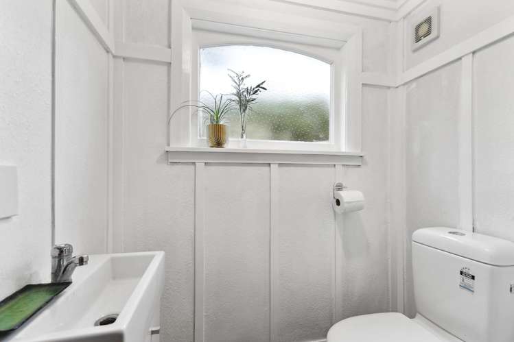 159 Queens Drive Lyall Bay_20