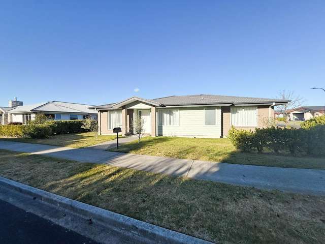 30 Noumea Drive 2772_1