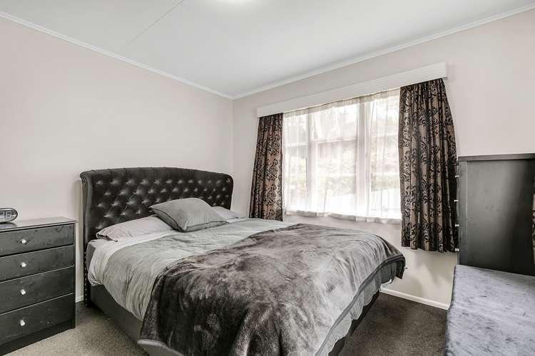 25 York Place Cannons Creek_4