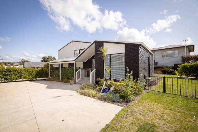 READY, SET, SELL – Steps from Papamoa Beach!