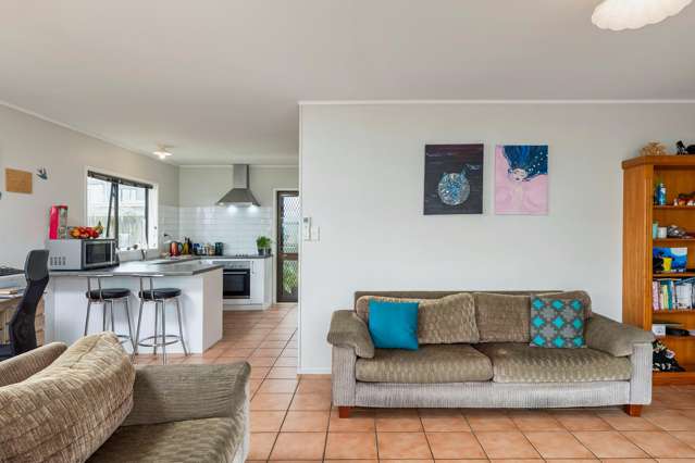 3/6 Harding Avenue Te Atatu South_2