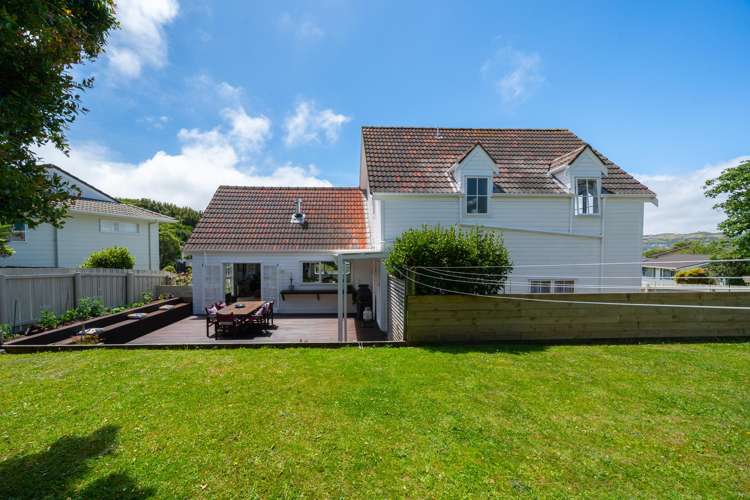 2 Newnham Court Tawa_18