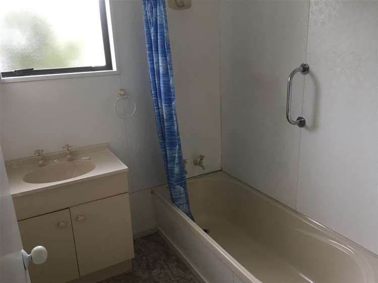 17 Waiau Street Manapouri_11