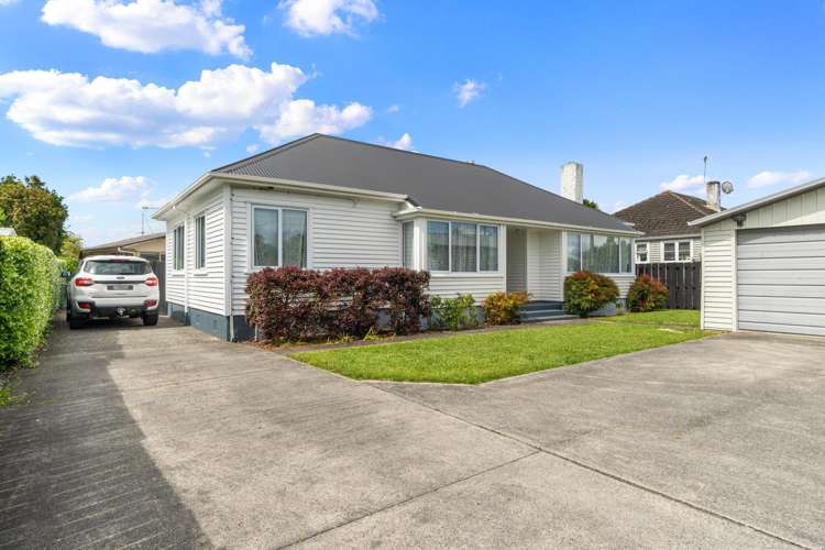 12 Bains Avenue Hamilton East_12