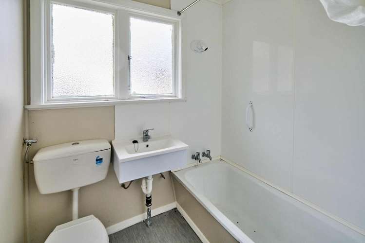 42 Victory Avenue Karori_9