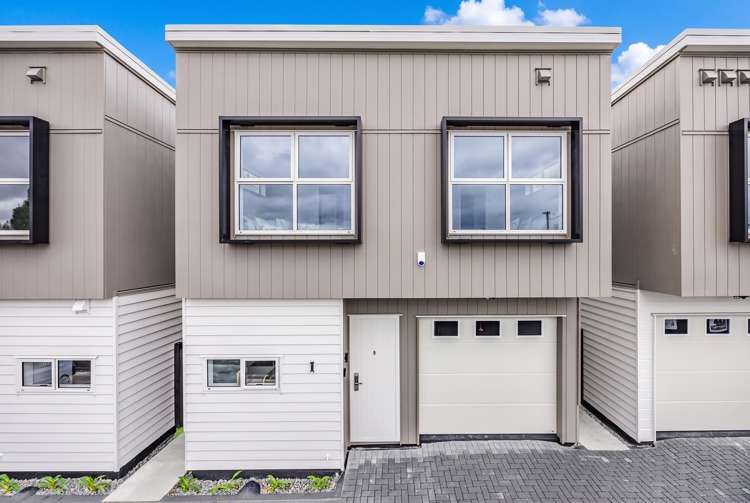 233A,B,C,D Great South Road Manurewa_0