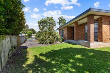 3 Woodlark Close_1