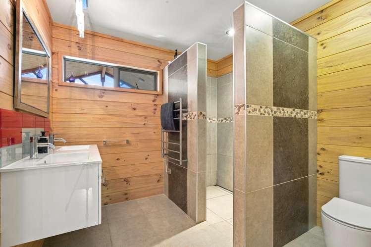 37 Pukeko Way Kinloch_16