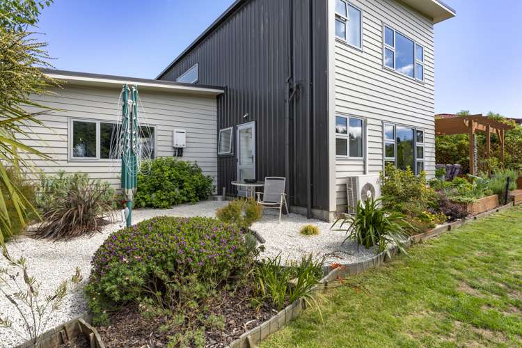 51 Te Puia Drive Aotea_20