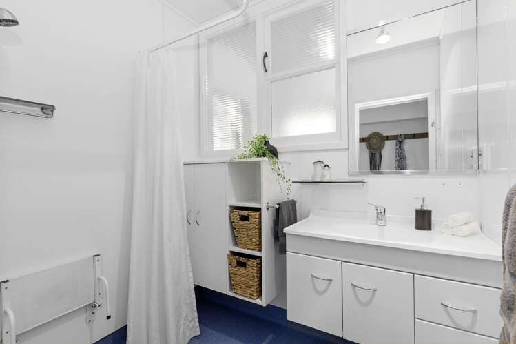 214 Waddington Drive Naenae_13