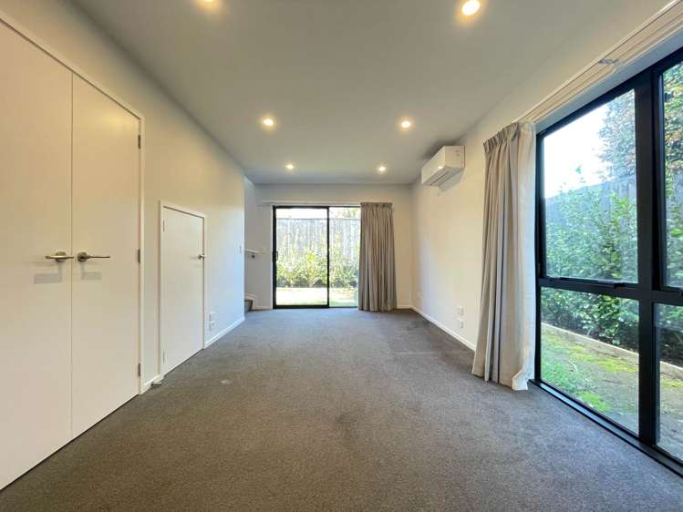 8/8 Valron Road Te Atatu South_2