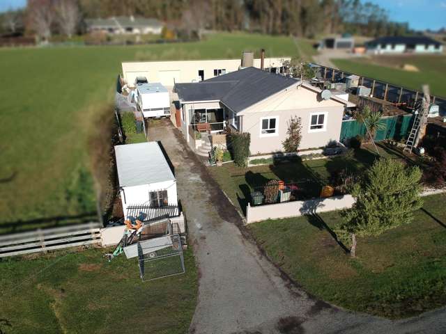 Country Charm with Exceptional Garaging