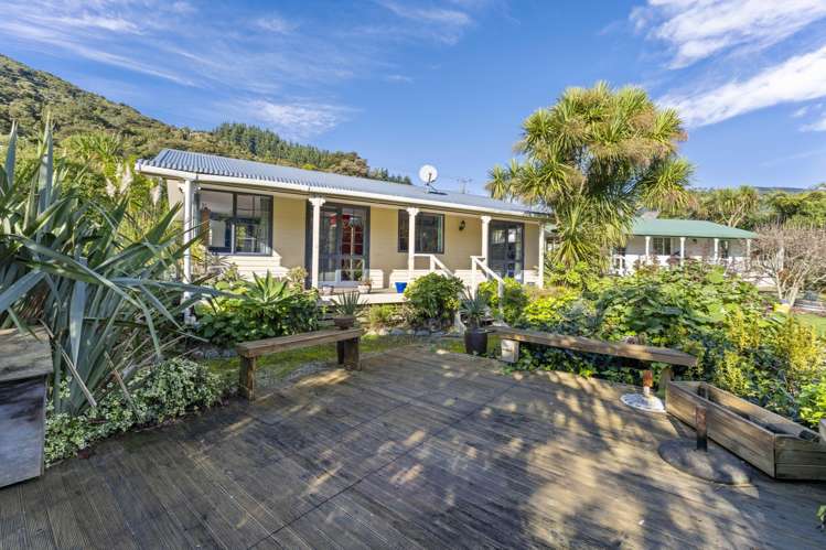 1695 Queen Charlotte Drive Linkwater_12