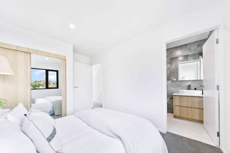 23 & 25 Sullivan Avenue Mangere Bridge_8