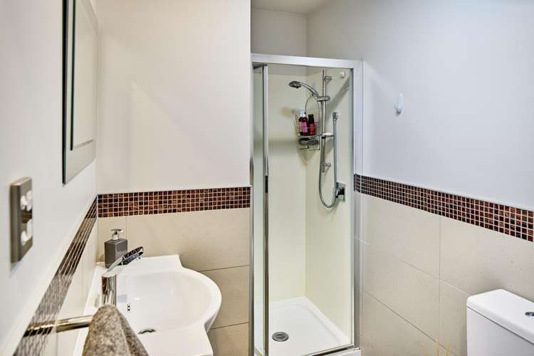 92 Mana View Road Paremata_13