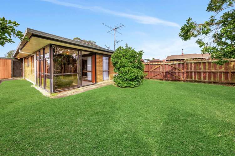 2/133 Parrs Cross Road Glen Eden_9