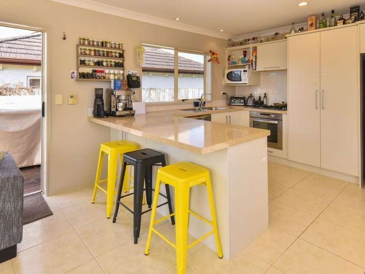 9 Brechin Place Wattle Downs_5