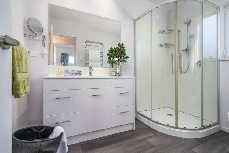 74 Gloria Avenue Te Atatu Peninsula_9