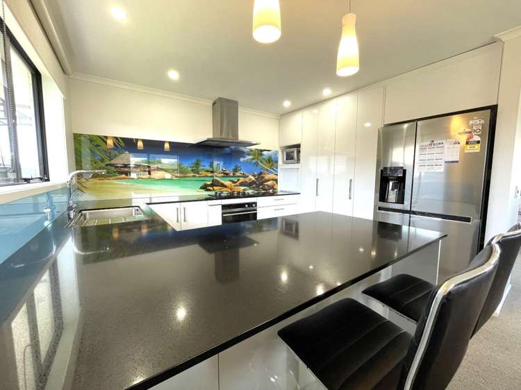26 Honeyfield Drive 10861_1