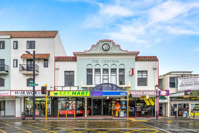 Split-risk corner investment