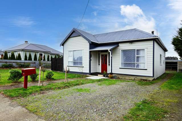 35 High Street East Nightcaps_2