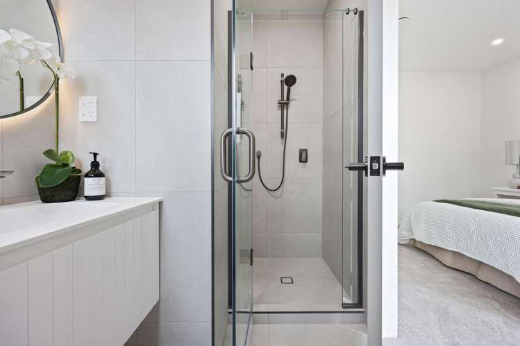 12B Butley Drive Farm Cove_36