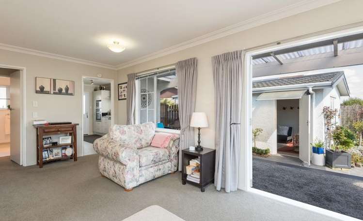 2/27 Exeter Street Stoke_3