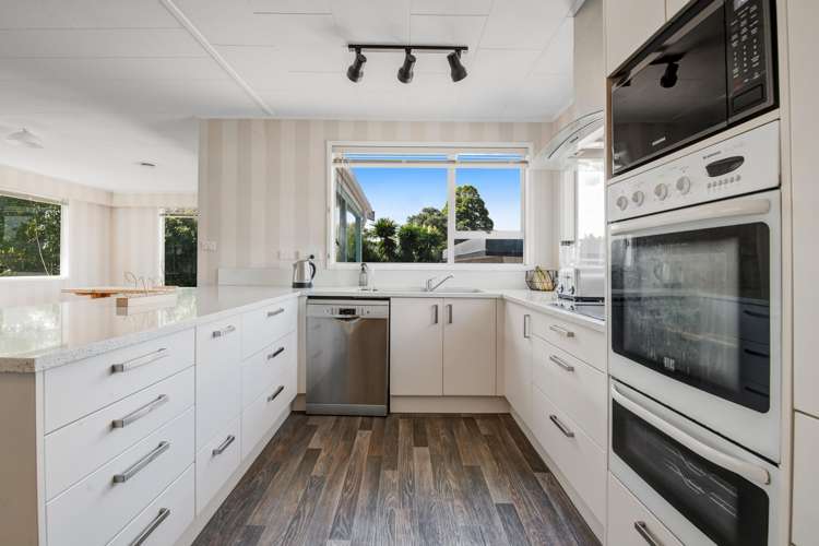 18 &18A Red Beach Road Red Beach_9