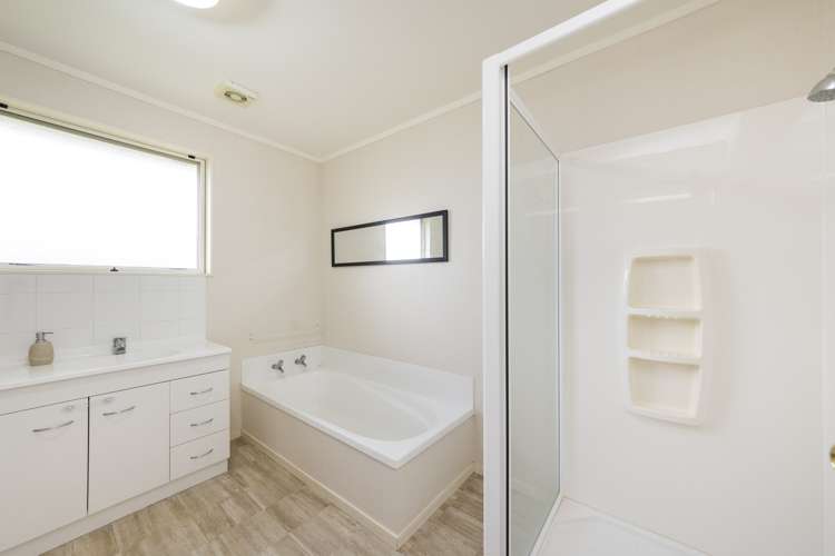 24 Logan Way Kelvin Grove_17