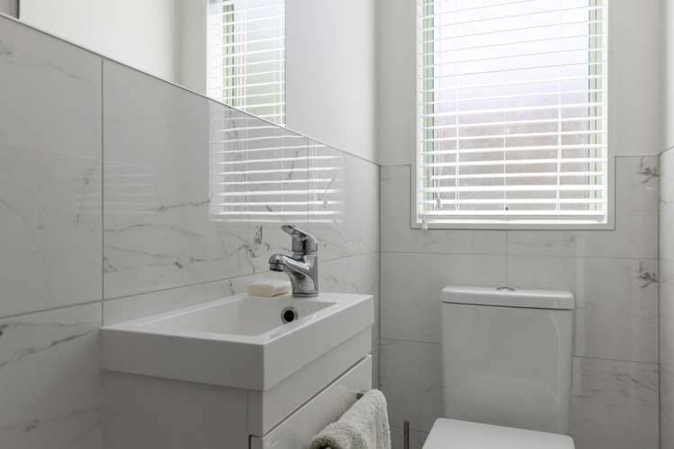 2/93 Rifle Range Road Central_14