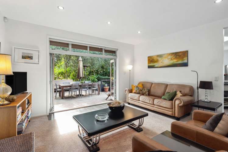 2 Fiesta Grove Raumati Beach_11