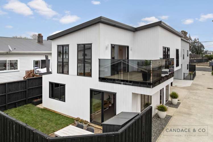 221B Princes Street East_0