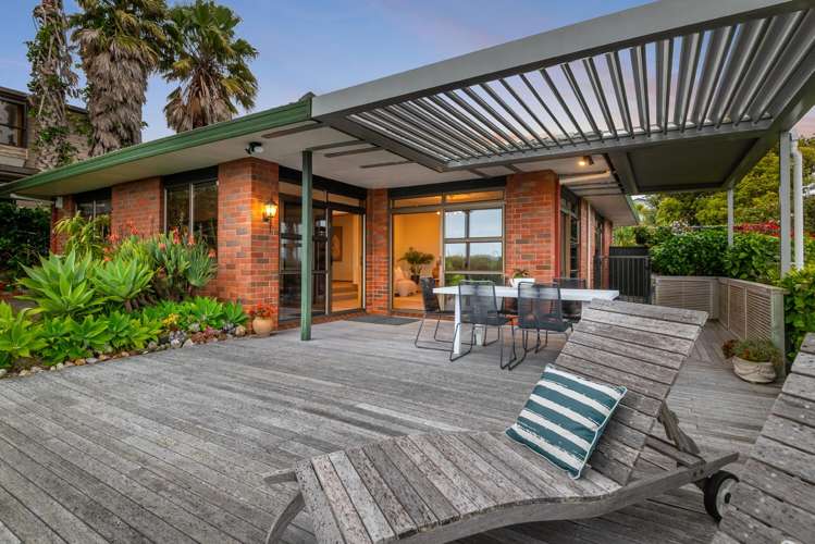 22 John Dee Crescent Red Beach_7