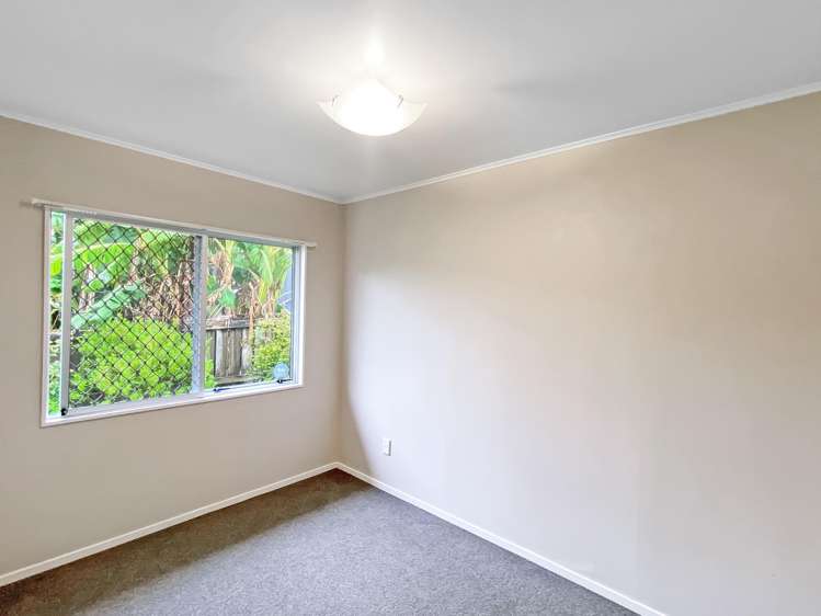 2/34A Helena Street Massey_5