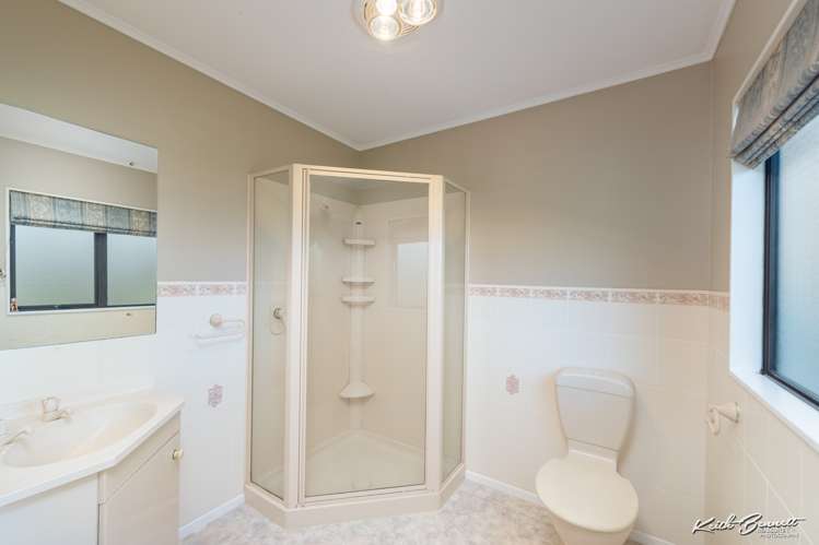 18 Crestview Grove Belmont_8