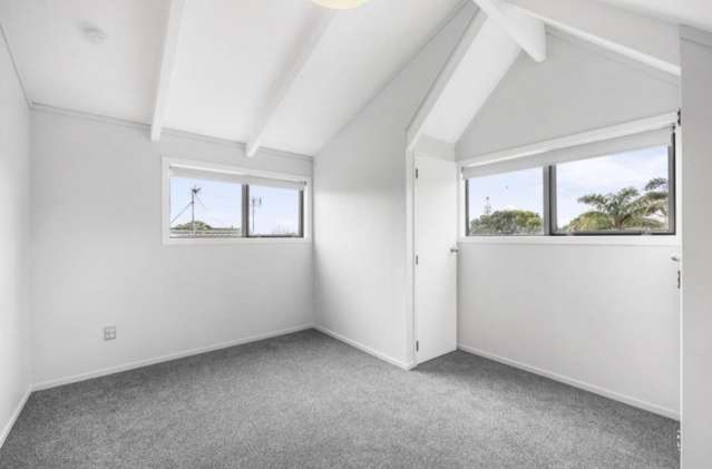 7 & 7A Litchfield Place Clarks Beach_3