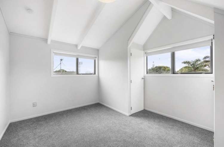 7 & 7A Litchfield Place Clarks Beach_2