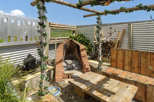 208 Ballintoy Park Drive Welcome Bay_2