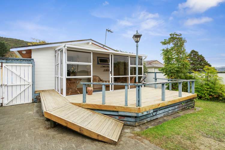 12 Helvetia Grove Naenae_17