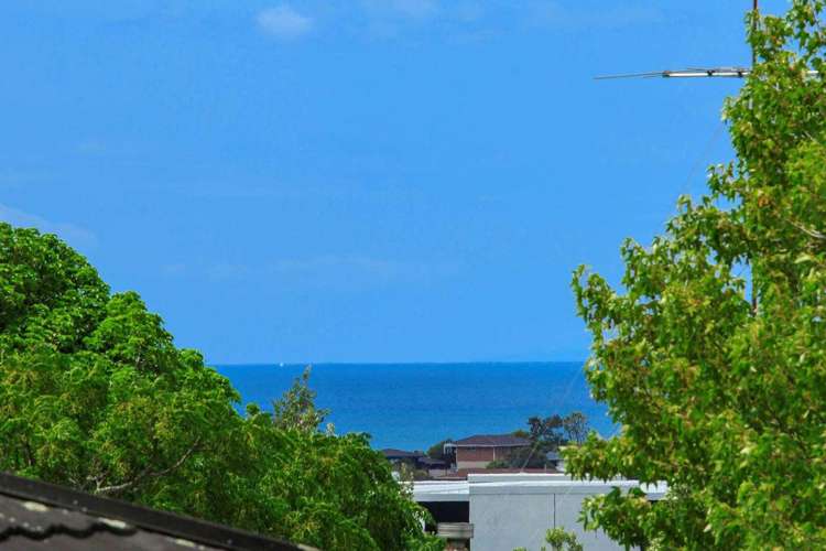 37b John Dee Crescent Red Beach_12