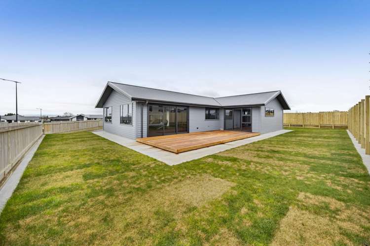 11 Othello (Lot 5) Stratford_25