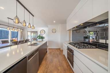 111 Queen Charlotte Drive_3
