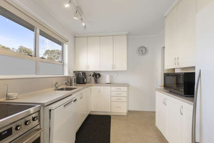 53 Queen Mary Avenue New Lynn_10