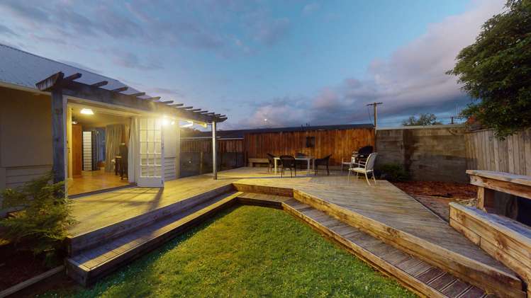 556a Queen Street East Levin_17