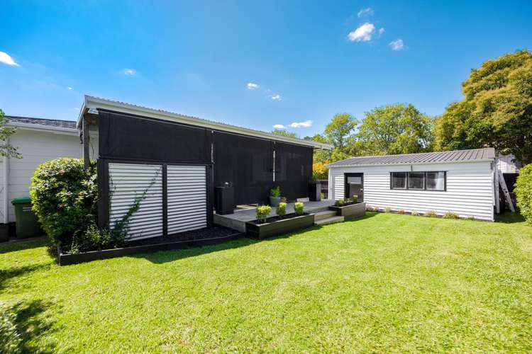 8 Camphora Place Ranui_13
