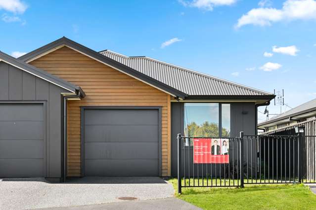 Freehold Central - Modern Comfort and Style